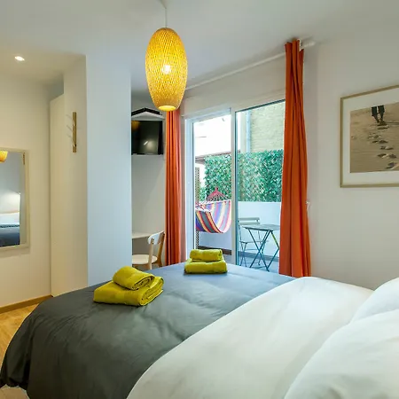 Garden Bed and Breakfast 2*
